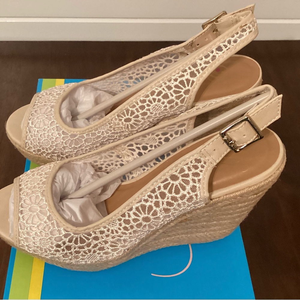 NEW Chic Lace Peep-Toe Wedges in Cream